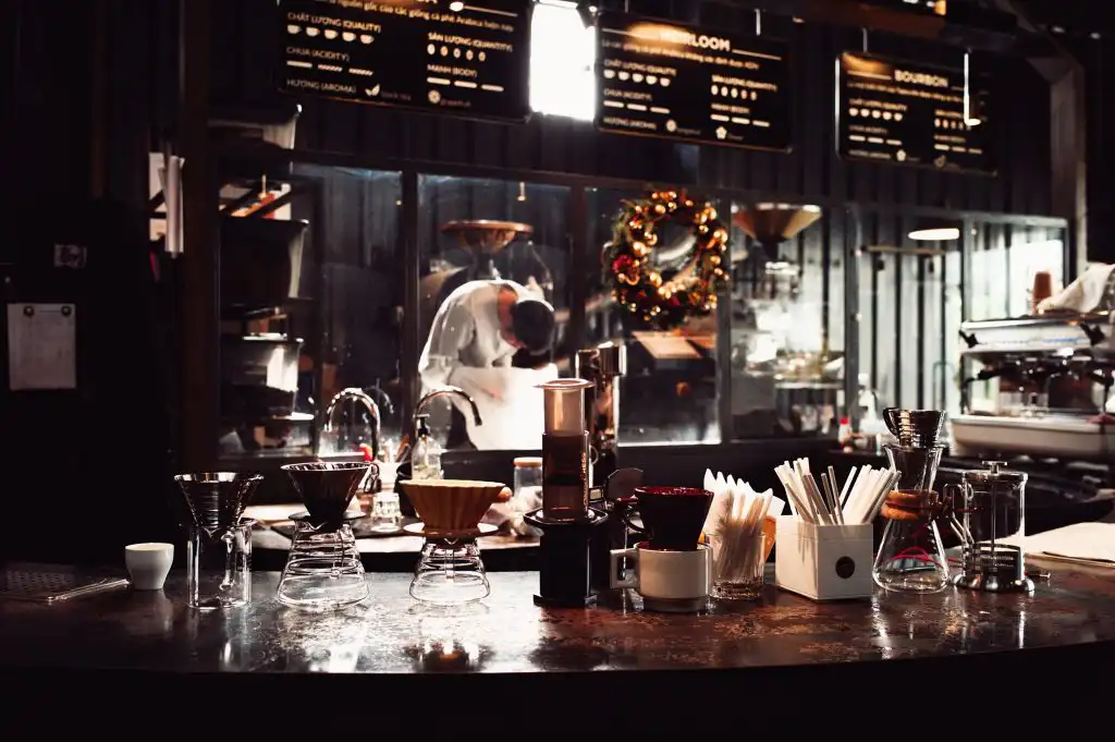 Quay Bar va dung cu