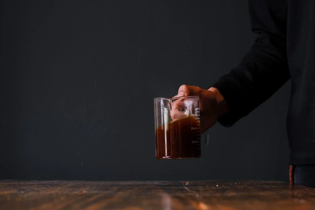 lắc đều cà phê trước khi dùng