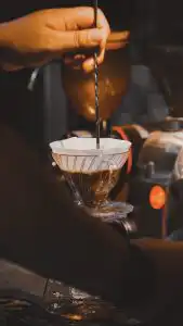 Khuấy khi pha cà phê